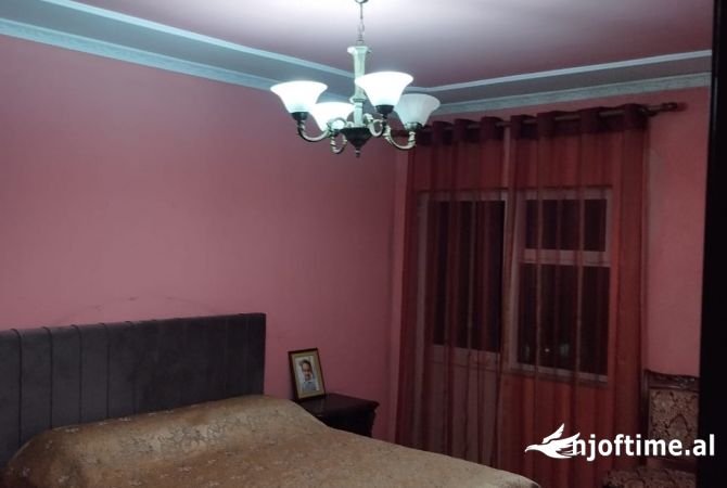 Shtepi ne shitje Apartament ne Tirane, 3+1, Mobilimi E mobiluar, Pagesa 295,000  Euro.