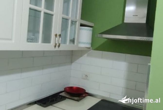 Shtepi me qera Apartament ne Tirane, 2+1, Mobilimi Bosh, pa mobiluar, Pagesa 300  Euro.