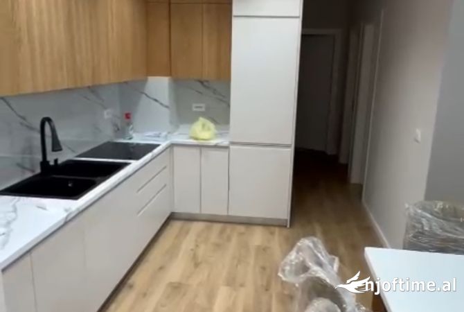 Shtepi me qera 2+1 ne Tirane - 950 Euro