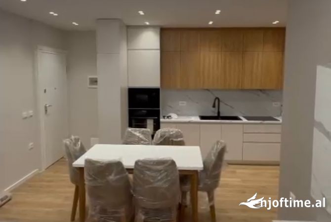 Shtepi me qera Apartament ne Tirane, 2+1, Mobilimi E mobiluar, Pagesa 950  Euro.