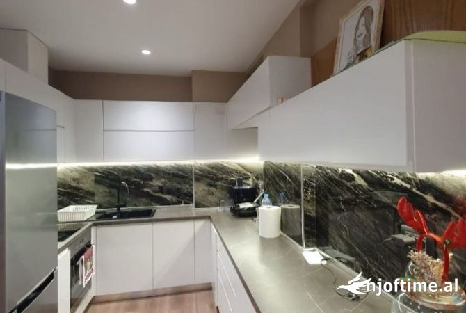 Shtepi me qera Apartament ne Tirane, 1+1, Mobilimi E mobiluar, Pagesa 700  Euro.