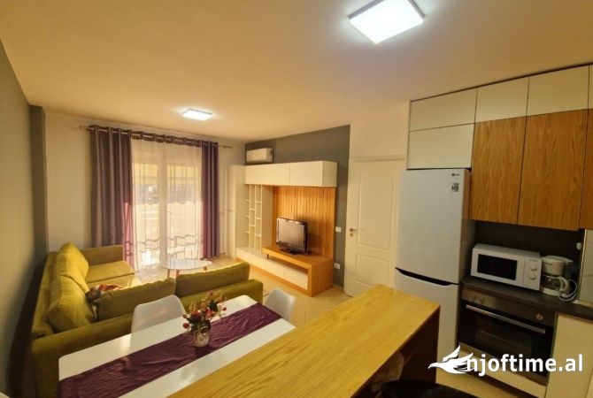 Shtepi me qera Apartament ne Tirane, 2+1, Mobilimi E mobiluar, Pagesa 65,000  Leke.