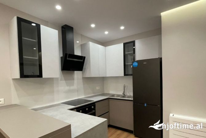 Shtepi me qera Apartament ne Tirane, 2+1, Mobilimi E mobiluar, Pagesa 830  Euro.
