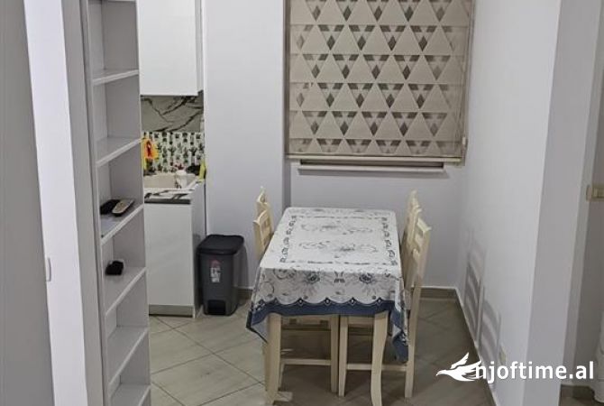 Shtepi me qera Apartament ne Tirane, 1+1, Mobilimi E mobiluar, Pagesa 450  Euro.