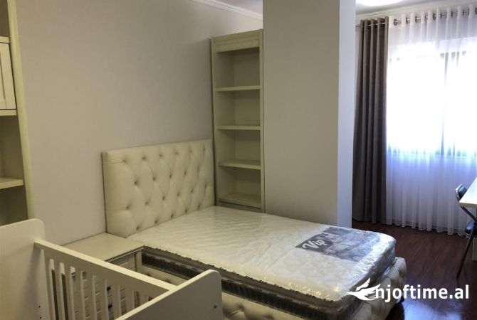 Shtepi me qera Apartament ne Tirane, 3+1, Mobilimi E mobiluar, Pagesa 110,000  Leke.