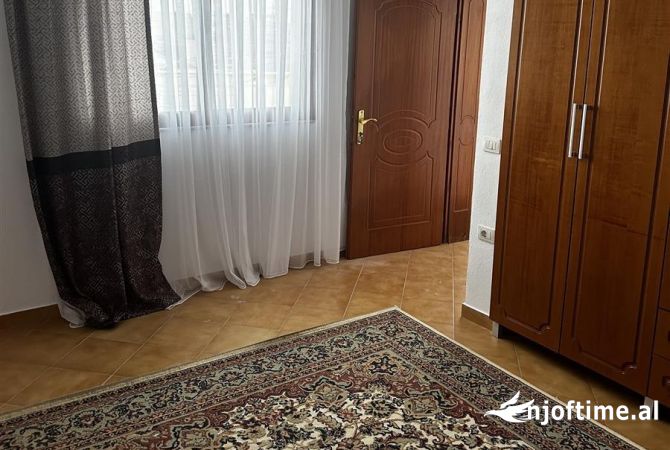 Shtepi me qera Shtepi Private ne Tirane, 2+1, Mobilimi E mobiluar, Pagesa 40,000  Leke.