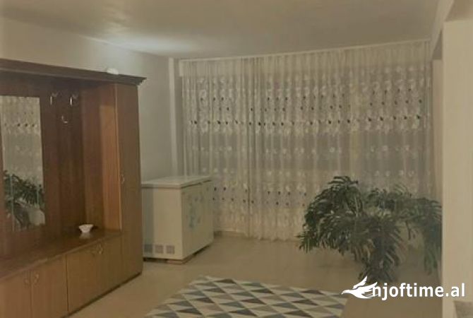 Shtepi me qera Shtepi Private ne Tirane, 2+1, Mobilimi E mobiluar, Pagesa 500  Euro.