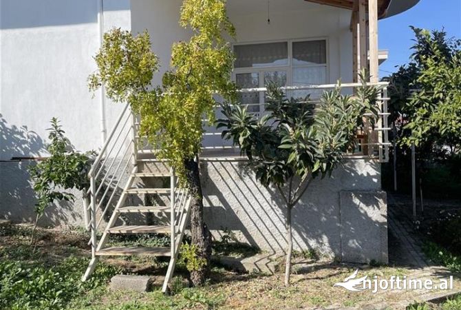 Shtepi me qera Shtepi Private ne Tirane, 2+1, Mobilimi E mobiluar, Pagesa 500  Euro.