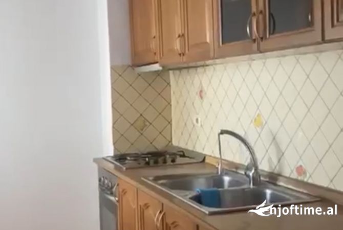 Shtepi me qera 2+1 ne Tirane - 35,000 Leke