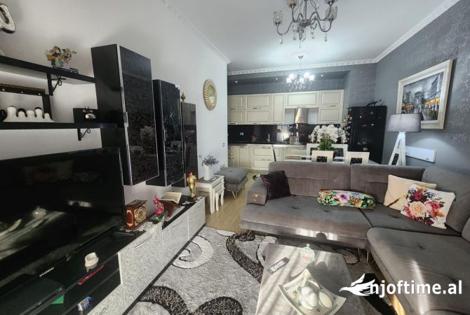 Shtepi ne shitje Apartament ne Tirane, 2+1, Mobilimi E mobiluar, Pagesa 140,000  Euro.