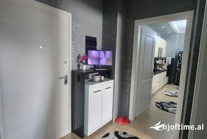 Shtepi ne shitje Apartament ne Tirane, 2+1, Mobilimi E mobiluar, Pagesa 140,000  Euro.