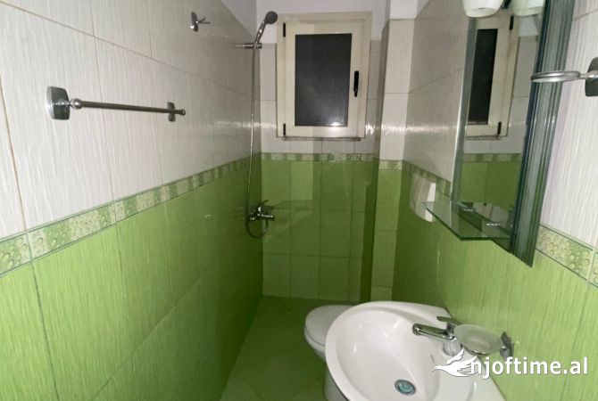 Shtepi me qera Shtepi Private ne Tirane, 2+1, Mobilimi E mobiluar, Pagesa 35,000  Leke.