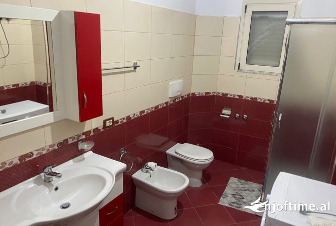 Shtepi me qera Shtepi Private ne Tirane, 2+1, Mobilimi E mobiluar, Pagesa 35,000  Leke.