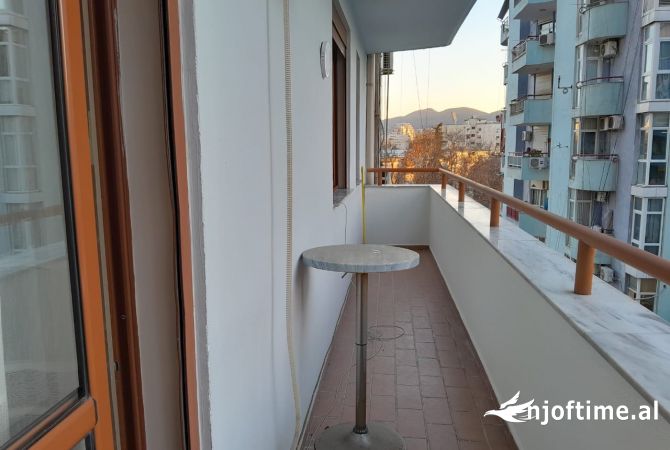 Shtepi me qera Apartament ne Tirane, 1+1, Mobilimi E mobiluar, Pagesa 50,000  Leke.