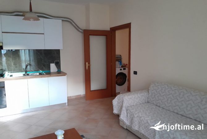 Shtepi me qera Apartament ne Tirane, 1+1, Mobilimi E mobiluar, Pagesa 50,000  Leke.