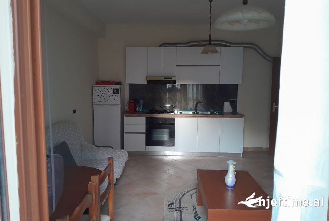 Shtepi me qera Apartament ne Tirane, 1+1, Mobilimi E mobiluar, Pagesa 50,000  Leke.