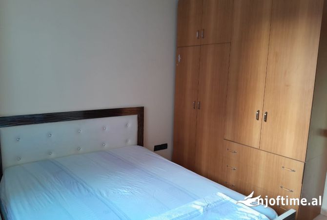 Shtepi me qera Apartament ne Tirane, 1+1, Mobilimi E mobiluar, Pagesa 50,000  Leke.