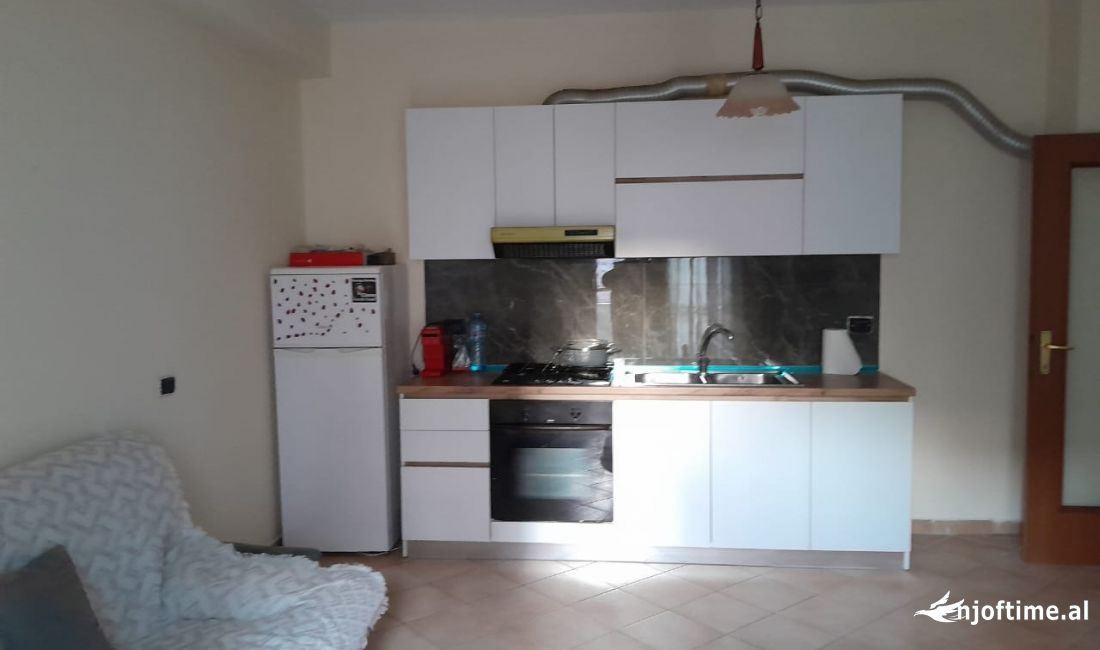 Shtepi me qera Apartament ne Tirane, 1+1, Mobilimi E mobiluar, Pagesa 50,000  Leke.