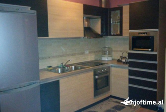 Shtepi me qera Apartament ne Tirane, 1+1, Mobilimi E mobiluar, Pagesa 450  Euro.