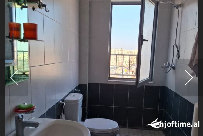 Shtepi ne shitje Apartament ne Tirane, 3+1, Mobilimi E mobiluar, Pagesa 197,000  Euro.