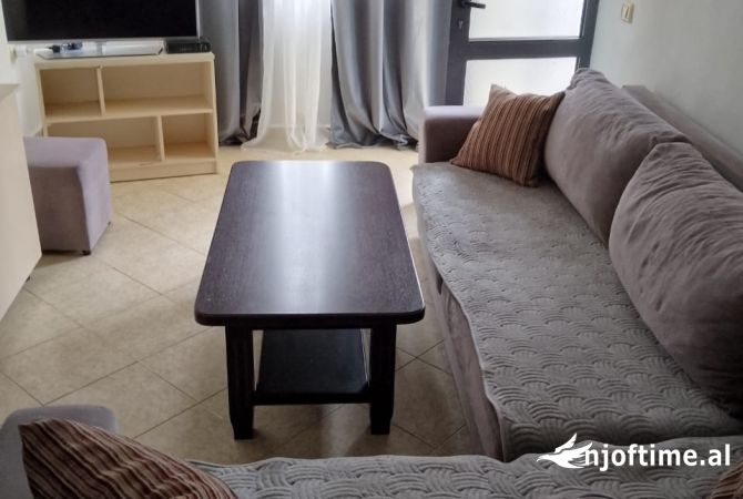 Shtepi me qera 2+1 ne Tirane - 400 Euro