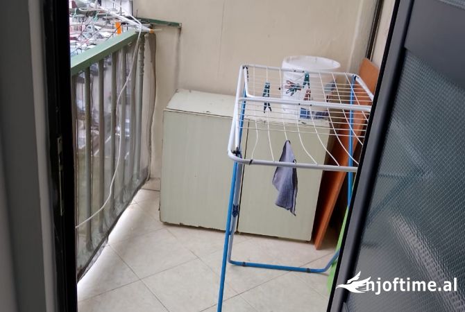 Shtepi me qera Apartament ne Tirane, 2+1, Mobilimi E mobiluar, Pagesa 400  Euro.