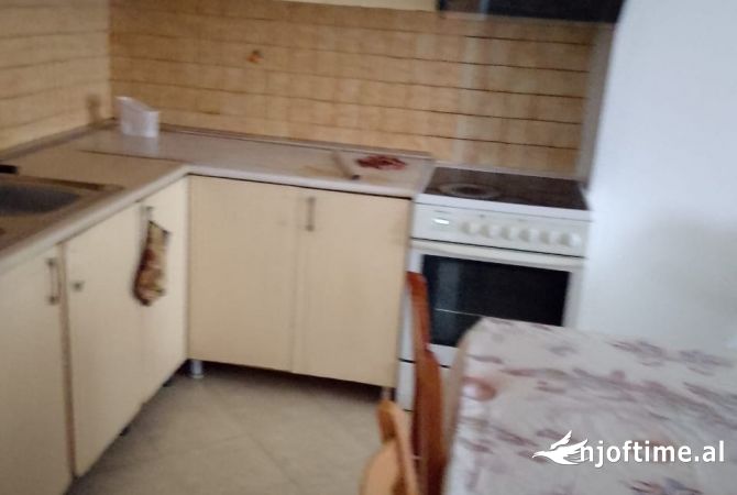 Shtepi me qera Apartament ne Tirane, 2+1, Mobilimi E mobiluar, Pagesa 400  Euro.