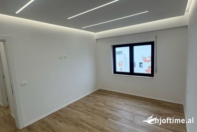 Shtepi ne shitje Apartament ne Tirane, 1+1, Mobilimi Bosh, pa mobiluar, Pagesa 129,000  Euro.