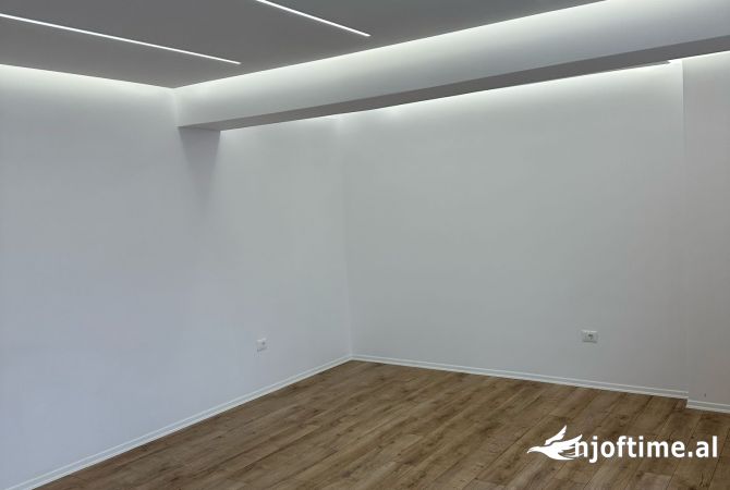 Shtepi ne shitje Apartament ne Tirane, 1+1, Mobilimi Bosh, pa mobiluar, Pagesa 129,000  Euro.
