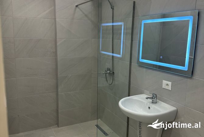 Shtepi ne shitje Apartament ne Tirane, 1+1, Mobilimi Bosh, pa mobiluar, Pagesa 129,000  Euro.