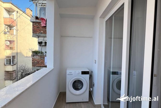 Shtepi me qera Apartament ne Tirane, 2+1, Mobilimi E mobiluar, Pagesa 800  Euro.