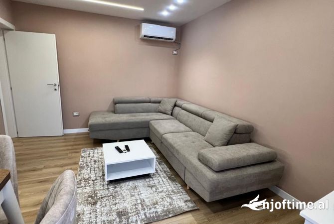 Shtepi me qera Apartament ne Tirane, 2+1, Mobilimi E mobiluar, Pagesa 800  Euro.