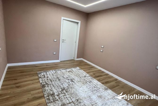 Shtepi me qera Apartament ne Tirane, 2+1, Mobilimi E mobiluar, Pagesa 800  Euro.