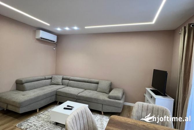 Shtepi me qera Apartament ne Tirane, 2+1, Mobilimi E mobiluar, Pagesa 800  Euro.