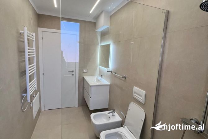 Shtepi me qera Apartament ne Tirane, 2+1, Mobilimi E mobiluar, Pagesa 800  Euro.