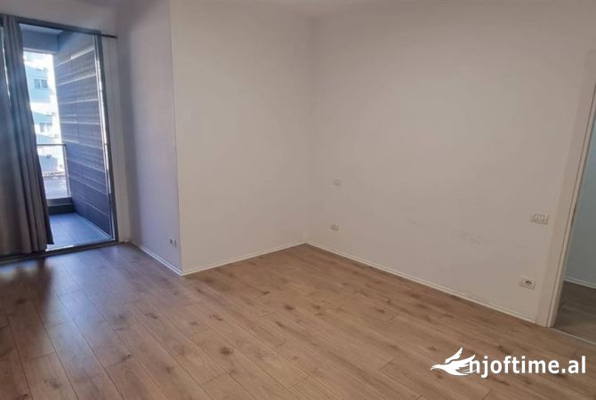 Jepet apartament 2+1+2 ne bllok rr Janos Hunyadi