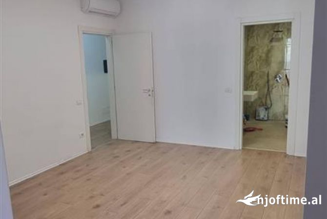 Ambient biznesi me qera 3+1 ne Tirane - 1,250 Euro