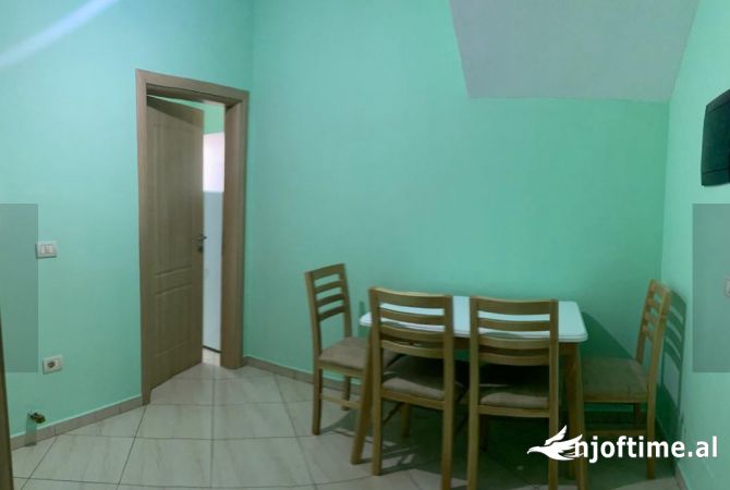 Shtepi me qera Shtepi Private ne Tirane, 2+1, Mobilimi E mobiluar, Pagesa 400  Euro.