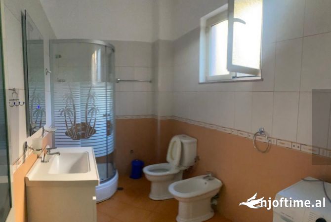 Shtepi me qera Shtepi Private ne Tirane, 2+1, Mobilimi E mobiluar, Pagesa 400  Euro.