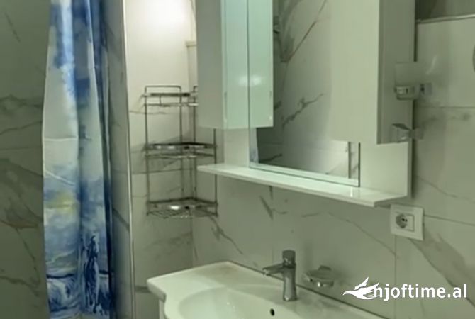 Shtepi me qera Shtepi Private ne Tirane, 1+1, Mobilimi E mobiluar, Pagesa 40,000  Leke.