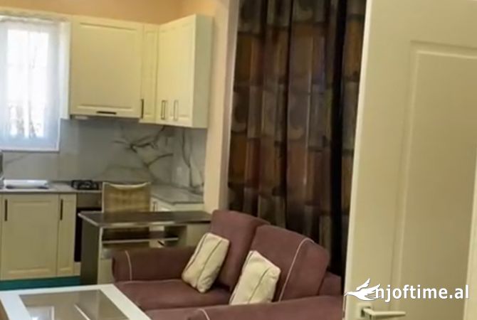 Shtepi me qera Shtepi Private ne Tirane, 1+1, Mobilimi E mobiluar, Pagesa 40,000  Leke.