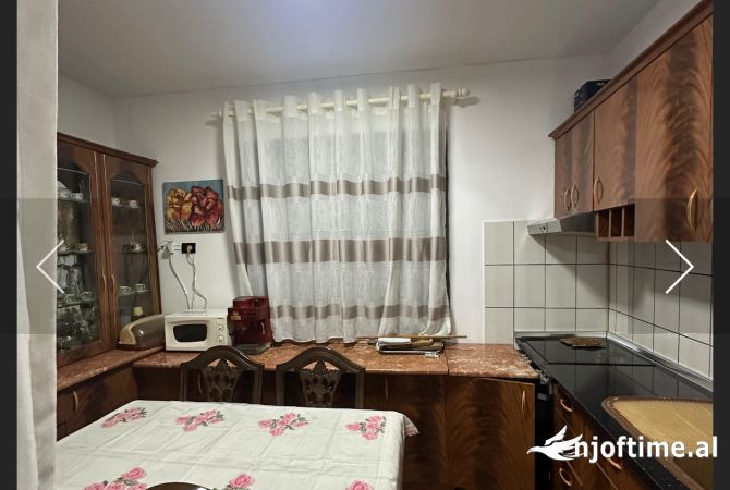 Shtepi me qera Shtepi Private ne Tirane, 3+1, Mobilimi E mobiluar, Pagesa 40,000  Leke.