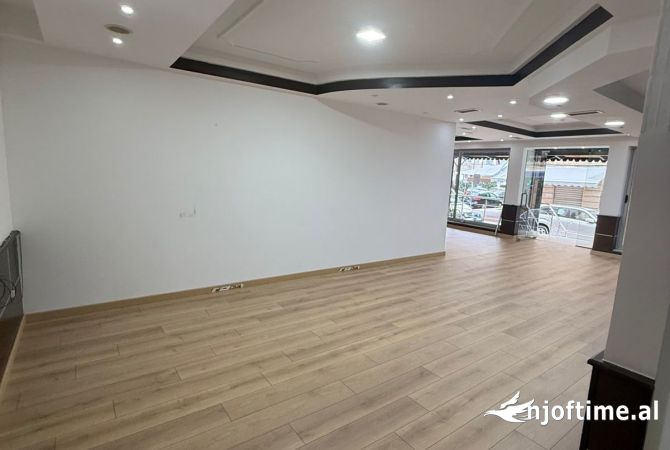 Jepet ambjent 110 m2 me qera pas Shkolles Vasil Shanto