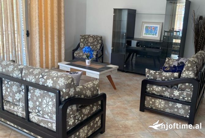 Shtepi me qera Shtepi Private ne Tirane, 3+1, Mobilimi E mobiluar, Pagesa 50,000  Leke.