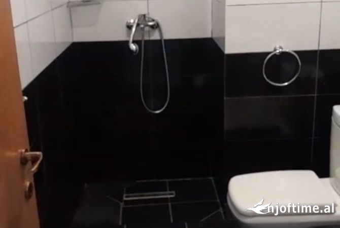 Shtepi me qera Apartament ne Tirane, 2+1, Mobilimi E mobiluar, Pagesa 55,000  Leke.