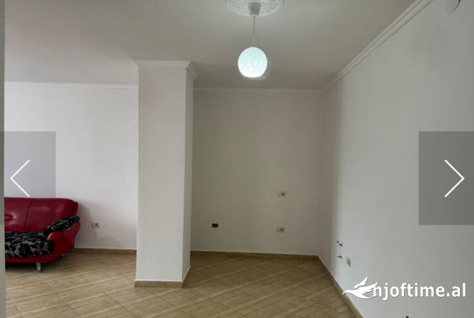 Shtepi ne shitje Apartament ne Tirane, 1+1, Mobilimi Bosh, pa mobiluar, Pagesa 93,000  Euro.