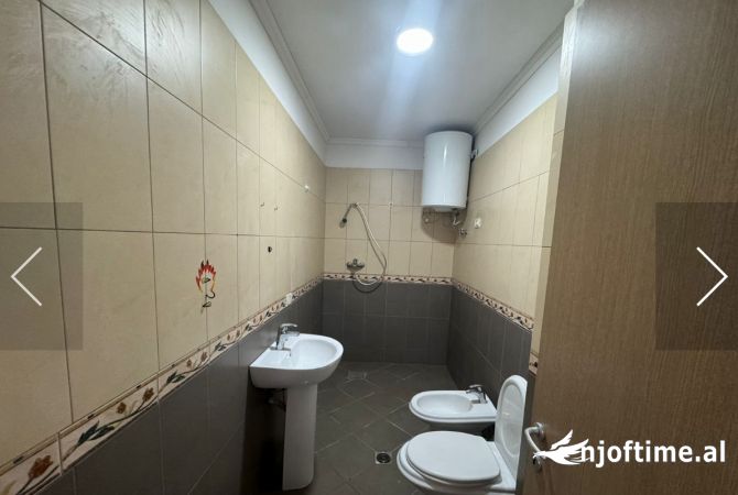Shtepi ne shitje Apartament ne Tirane, 1+1, Mobilimi Bosh, pa mobiluar, Pagesa 93,000  Euro.