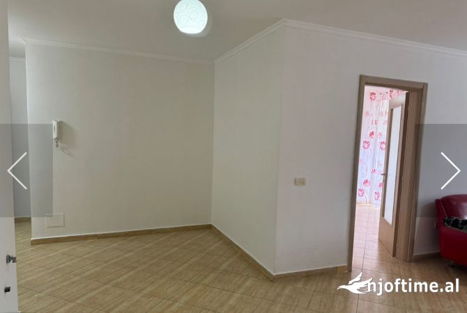 Shtepi ne shitje Apartament ne Tirane, 1+1, Mobilimi Bosh, pa mobiluar, Pagesa 93,000  Euro.