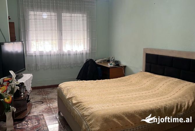 Shtepi me qera Shtepi Private ne Tirane, 2+1, Mobilimi E mobiluar, Pagesa 60,000  Leke.