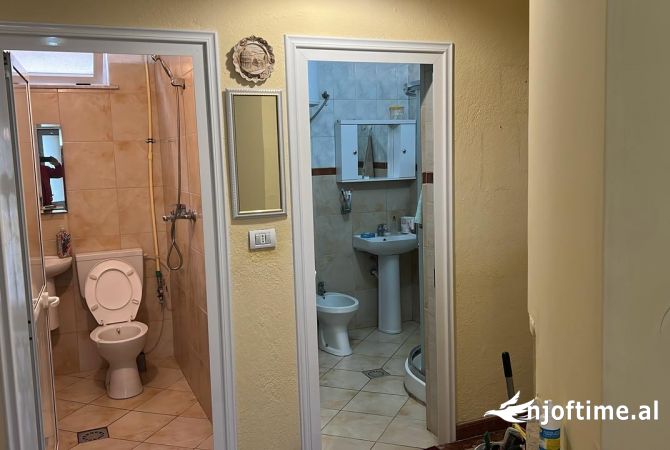 Shtepi me qera Shtepi Private ne Tirane, 2+1, Mobilimi E mobiluar, Pagesa 60,000  Leke.